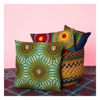 Ajoutez une touche de vert à votre salon avec ce coussin africain aux couleurs éclatantes ! 💚
.
Add a touch of green to your living room with this brightly colored African pillow! 💚

#antoineetlili #canalsaintmartin #valmy #paris #mode #bienetre #pillow  #deco  #fashion #modefemme #ootd #outfit #shopping #madeinfrance #stores